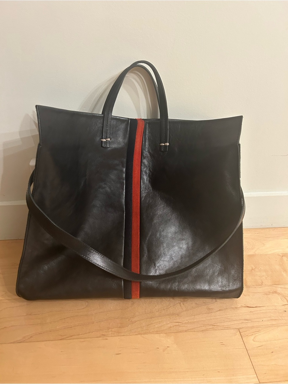 Clare V - Simple Tote in black leather with red/blue contrast